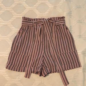 Women’s/juniors stripped shorts.
